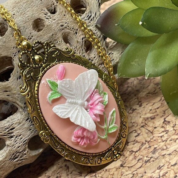 GOLD  3D BUTTERFLY CAMEO Pink  PENDANT NECKLACE Victorian Style Birthday gift - Picture 4 of 10